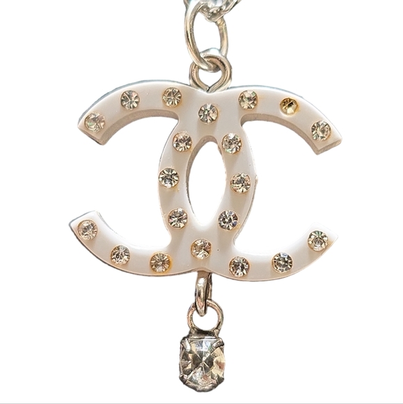 Vintage Logo โC White Acrylic w Crystal Charmed Stainless Steel Necklace 12 - Picture 2 of 3